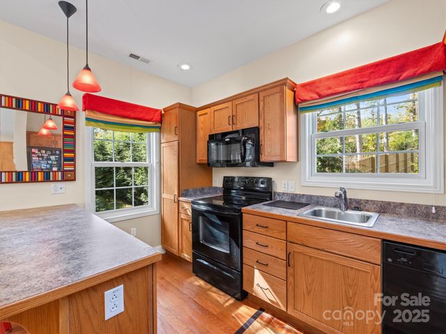 7 Park Road, Asheville, NC 28803