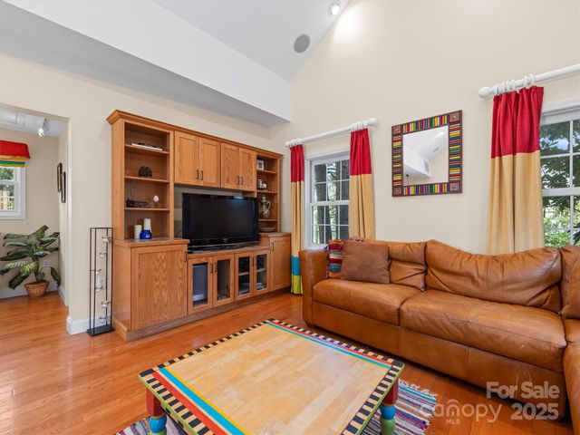 7 Park Road, Asheville, NC 28803