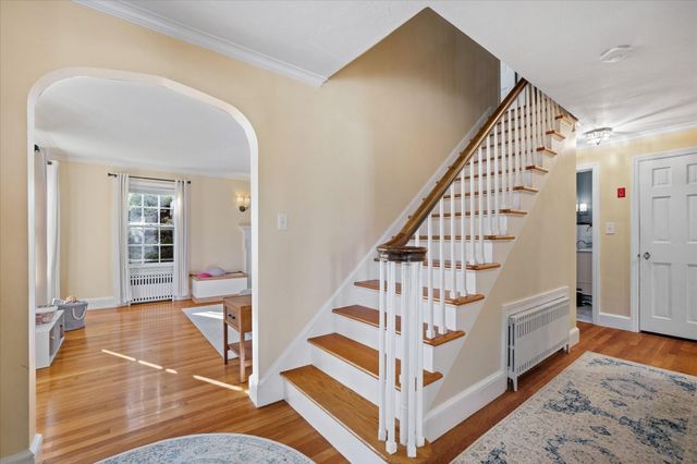 57 Forest St, Worcester, MA 01609