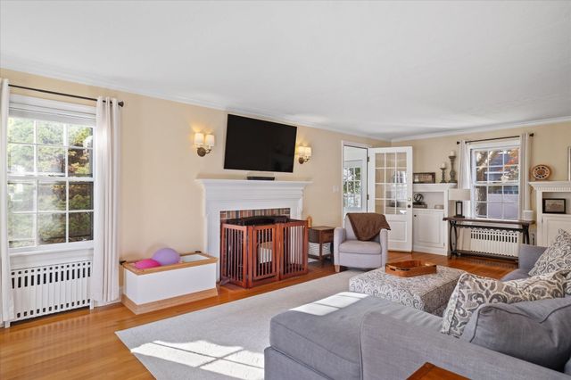 57 Forest St, Worcester, MA 01609