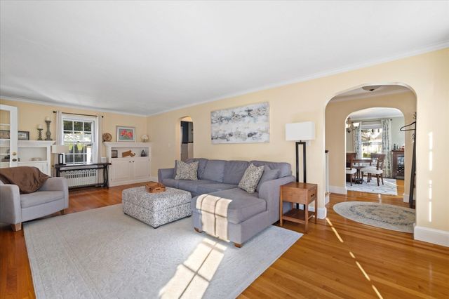 57 Forest St, Worcester, MA 01609