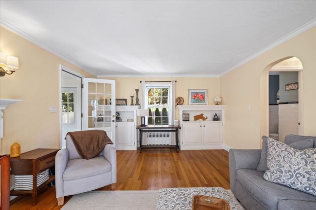 57 Forest St, Worcester, MA 01609