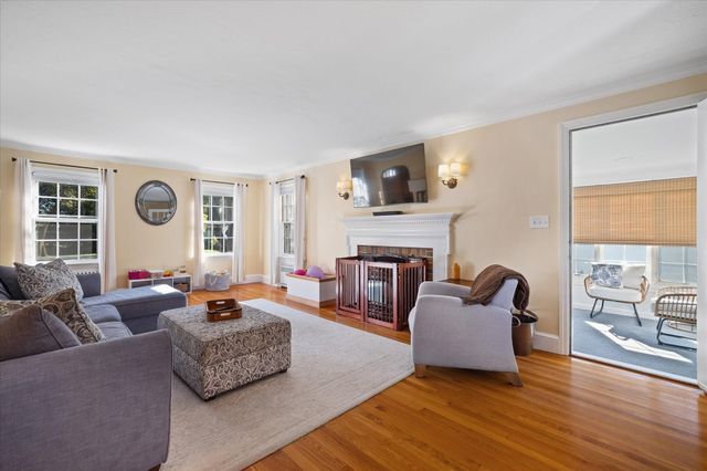 57 Forest St, Worcester, MA 01609