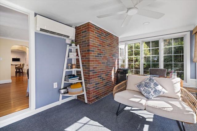 57 Forest St, Worcester, MA 01609