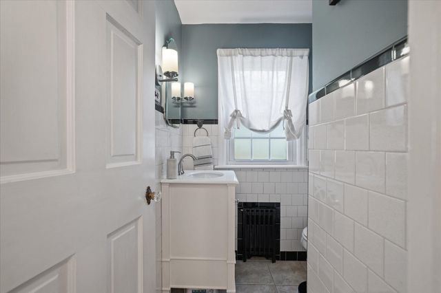 57 Forest St, Worcester, MA 01609
