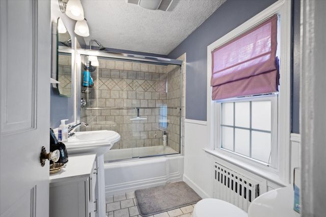 57 Forest St, Worcester, MA 01609