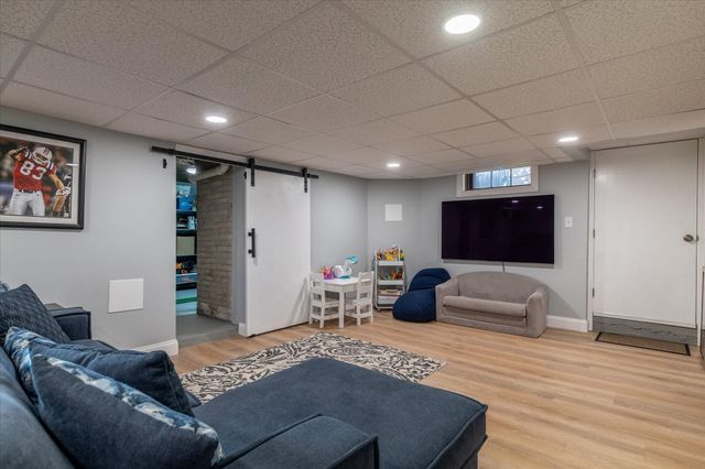 57 Forest St, Worcester, MA 01609