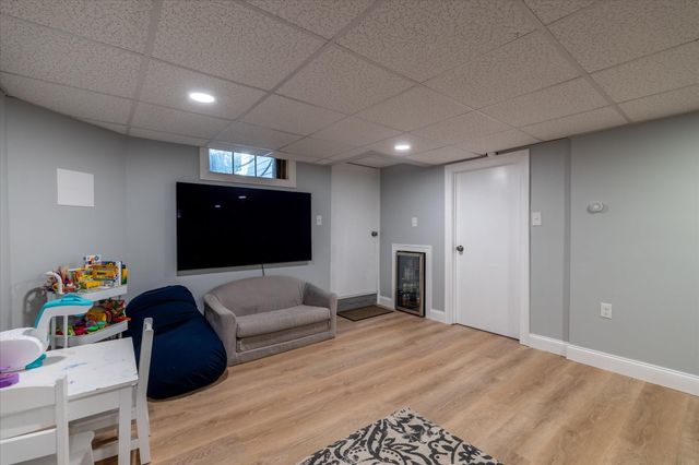 57 Forest St, Worcester, MA 01609
