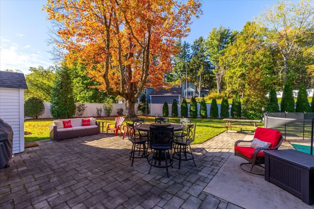 57 Forest St, Worcester, MA 01609
