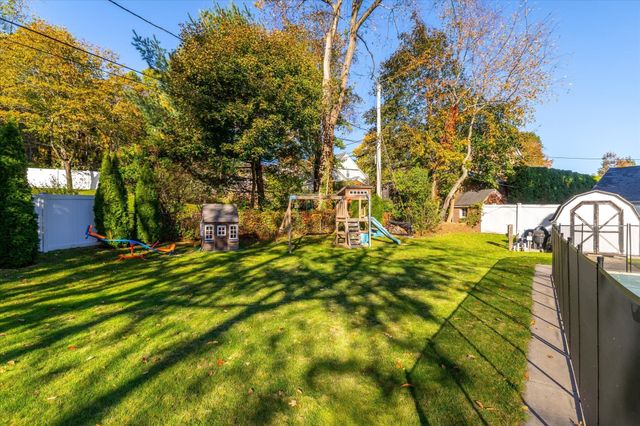 57 Forest St, Worcester, MA 01609