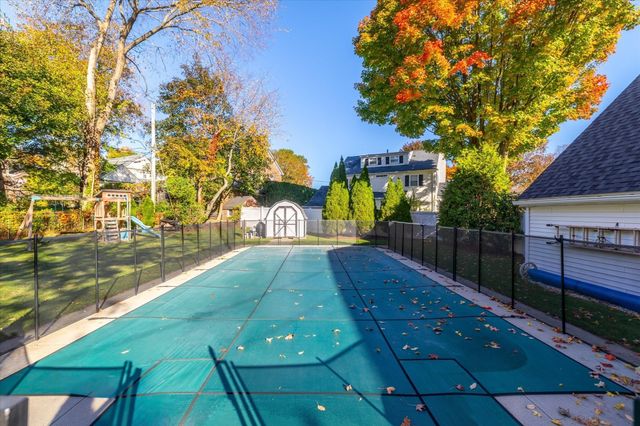 57 Forest St, Worcester, MA 01609