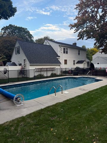 57 Forest St, Worcester, MA 01609