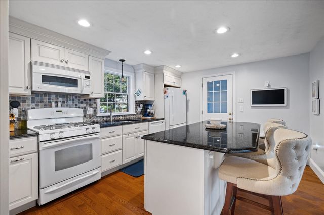 57 Forest St, Worcester, MA 01609