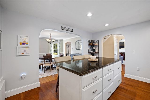57 Forest St, Worcester, MA 01609