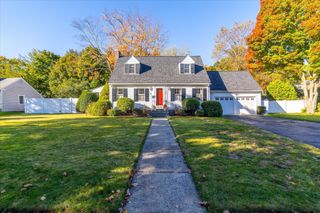 57 Forest St, Worcester, MA 01609