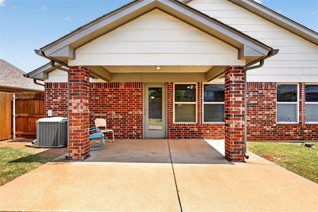 18205 Viento Drive, Edmond, OK 73012