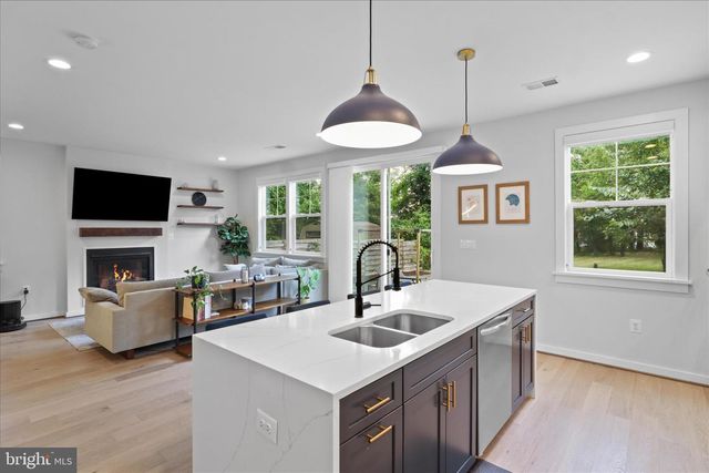 6625 OAK DR, Alexandria, VA 22306