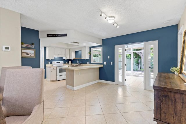 2576 HUNTINGTON AVENUE, Sarasota, FL 34232
