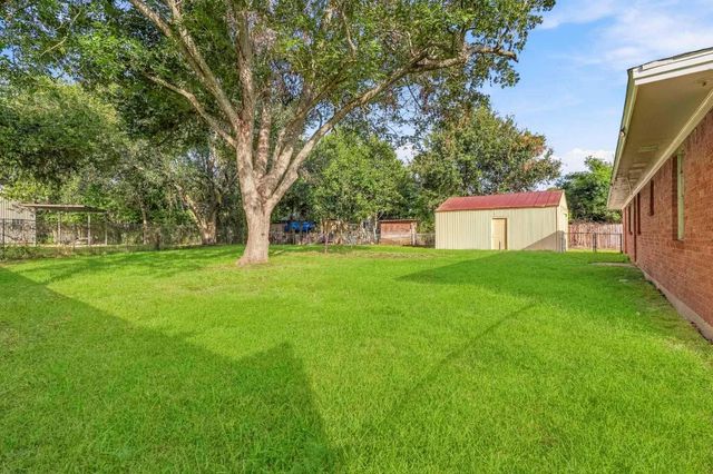 807 Texas Avenue, League City, TX 77573