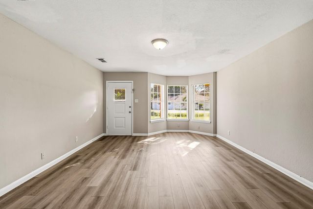 807 Texas Avenue, League City, TX 77573