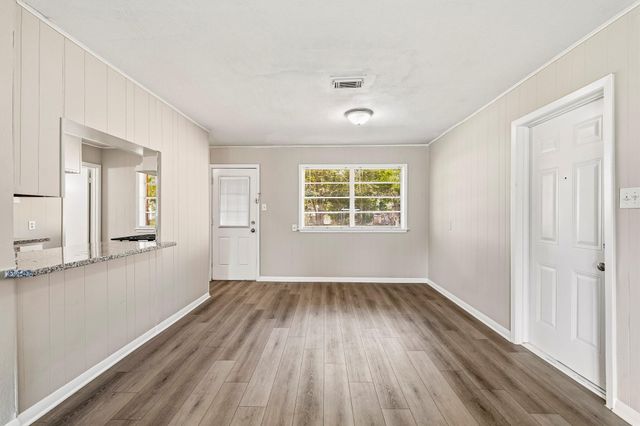 807 Texas Avenue, League City, TX 77573