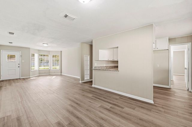 807 Texas Avenue, League City, TX 77573