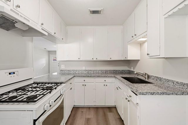 807 Texas Avenue, League City, TX 77573