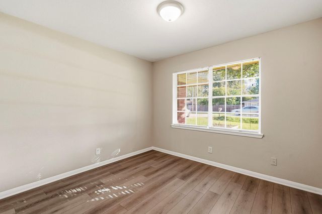807 Texas Avenue, League City, TX 77573