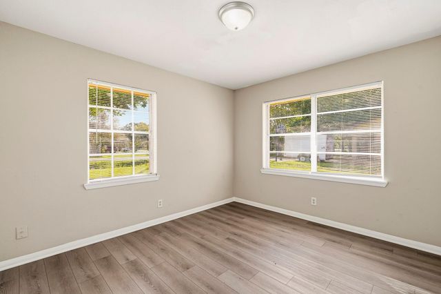 807 Texas Avenue, League City, TX 77573