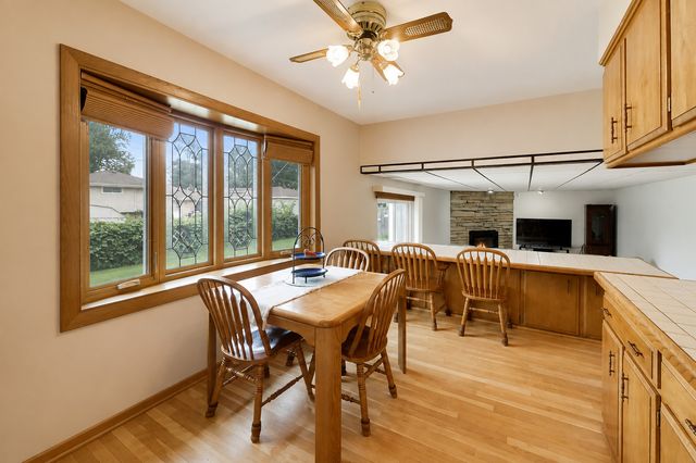 433 Kinkaid Court, Des Plaines, IL 60016