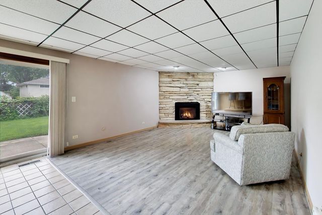 433 Kinkaid Court, Des Plaines, IL 60016
