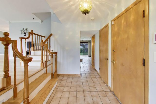 433 Kinkaid Court, Des Plaines, IL 60016