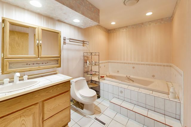 433 Kinkaid Court, Des Plaines, IL 60016