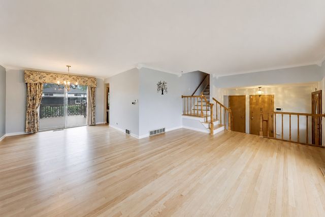 433 Kinkaid Court, Des Plaines, IL 60016