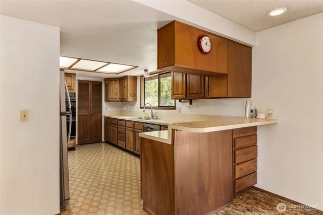 5359 Ruby Place NE, Bainbridge Island, WA 98110