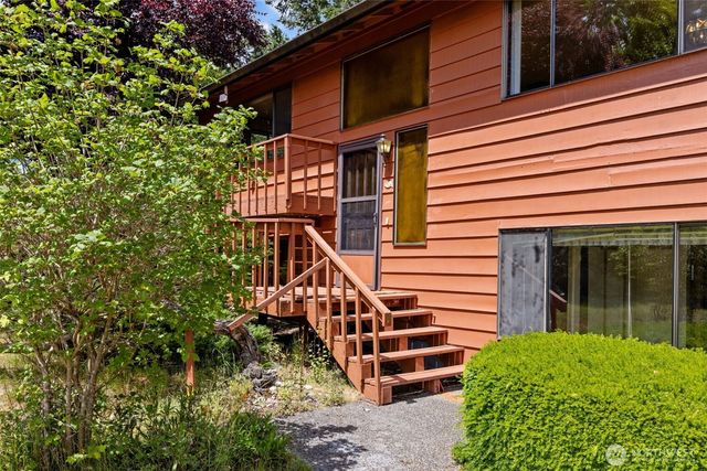 5359 Ruby Place NE, Bainbridge Island, WA 98110