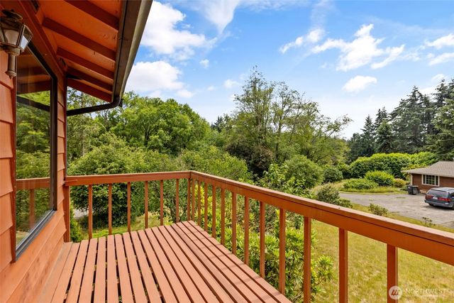 5359 Ruby Place NE, Bainbridge Island, WA 98110