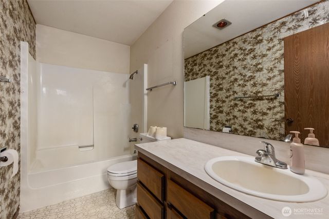 5359 Ruby Place NE, Bainbridge Island, WA 98110