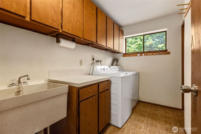 5359 Ruby Place NE, Bainbridge Island, WA 98110