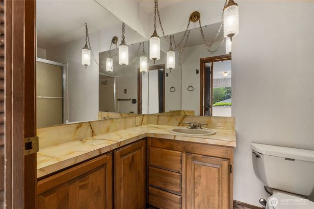 5359 Ruby Place NE, Bainbridge Island, WA 98110