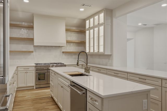 7 Royal Terrace Court, Dallas, TX 75225