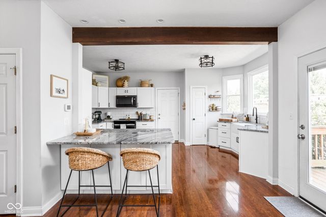 7772 W Shadow Creek Way, Greenfield, IN 46140