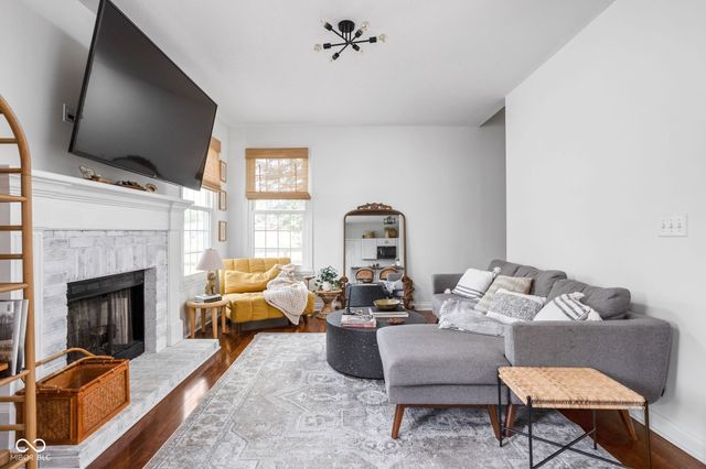 7772 W Shadow Creek Way, Greenfield, IN 46140