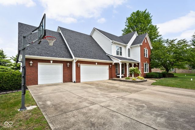 7772 W Shadow Creek Way, Greenfield, IN 46140