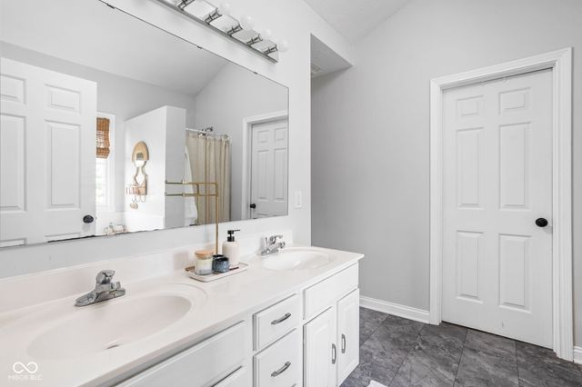 7772 W Shadow Creek Way, Greenfield, IN 46140