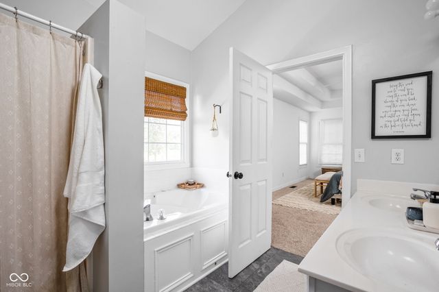 7772 W Shadow Creek Way, Greenfield, IN 46140