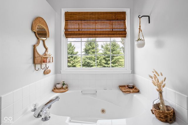 7772 W Shadow Creek Way, Greenfield, IN 46140