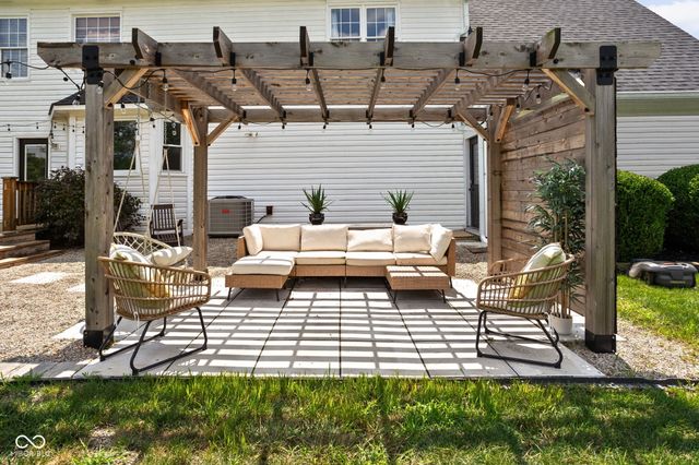 7772 W Shadow Creek Way, Greenfield, IN 46140