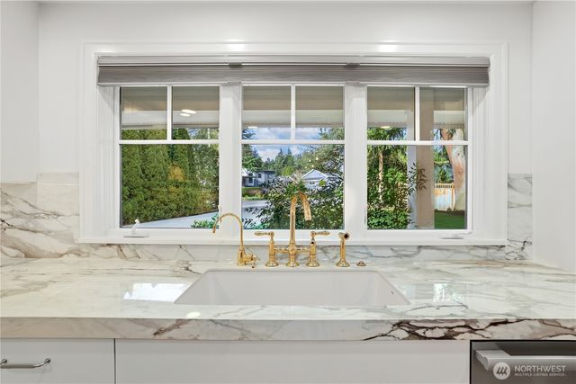 37 Tatoosh Ky, Bellevue, WA 98006