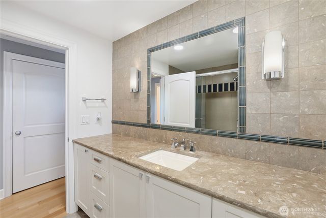 37 Tatoosh Ky, Bellevue, WA 98006